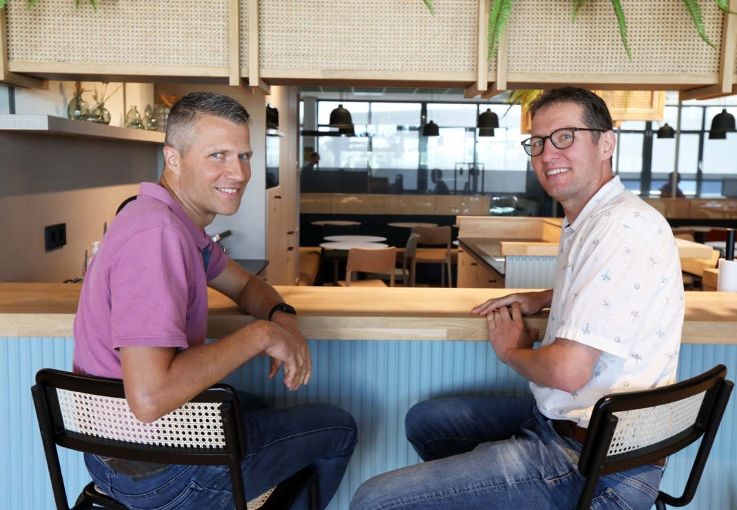 Ondernemers Christiaan Bos en Koos Thierry leiden u met genoegen rond